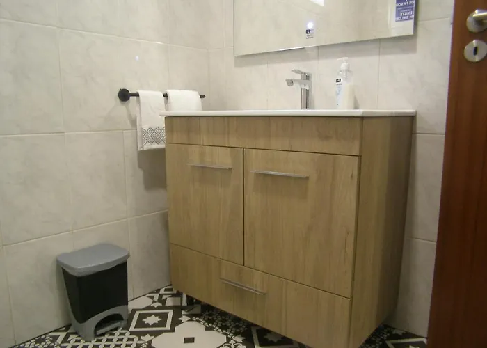 House In Quiet Place, Free Parking Hébergement de vacances *